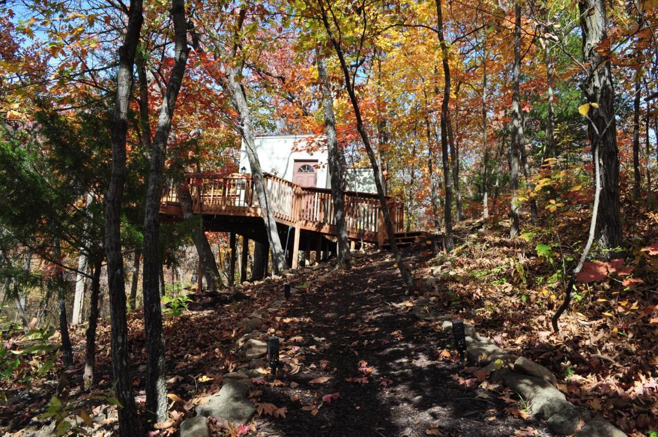 Vila Seven Oaks - Treehouse With Deck Lenexa Exteriér fotografie